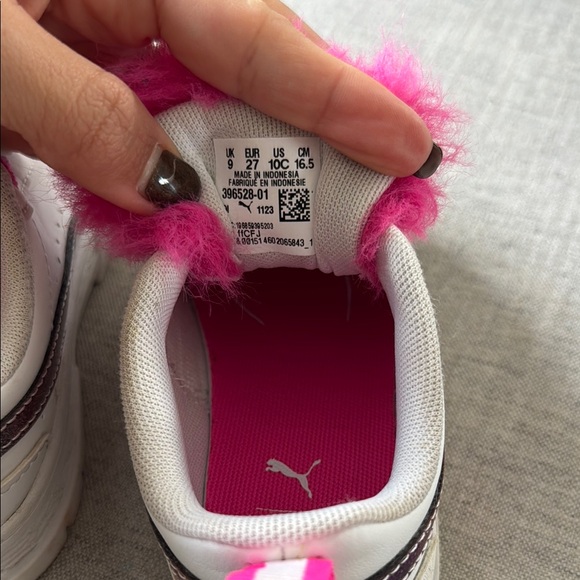 Puma White and Pink Sneakers with Fur - Picture 2 of 9